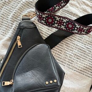 Brand New ‘Pretty Simple’ crossbody